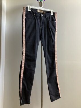 Skinny jeans with side stripe